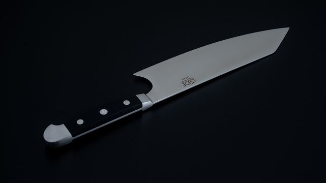 
                    Kiritsuke Alpha de Güde avec une lame K-Tip caractéristique