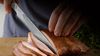 
                    Coltello per prosciutto, taglia la carne in fettine