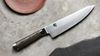 
                    Le long du tranchant du couteau de chef Shun Kagerou, on retrouve le motif fin en acier damassé à dual-core