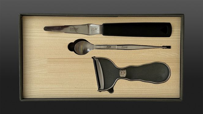 
                    Chefs tools by Danny Khezzar mit Kai Peeler, extradünner Palette und Probierlöffel