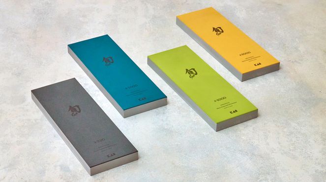 
                    Pierre à aiguiser diamantée 4’000 à grain fin de la série Shun de Kai