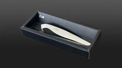 Kai Collection by Danny Khezzar, Pince à arêtes de poisson par Danny Khezzar